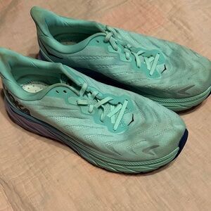 Hoka Arahi Women's Aqua Athletic Shoes